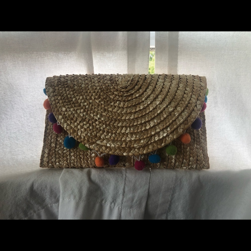Woven / Raffia Pom Pom clutch!